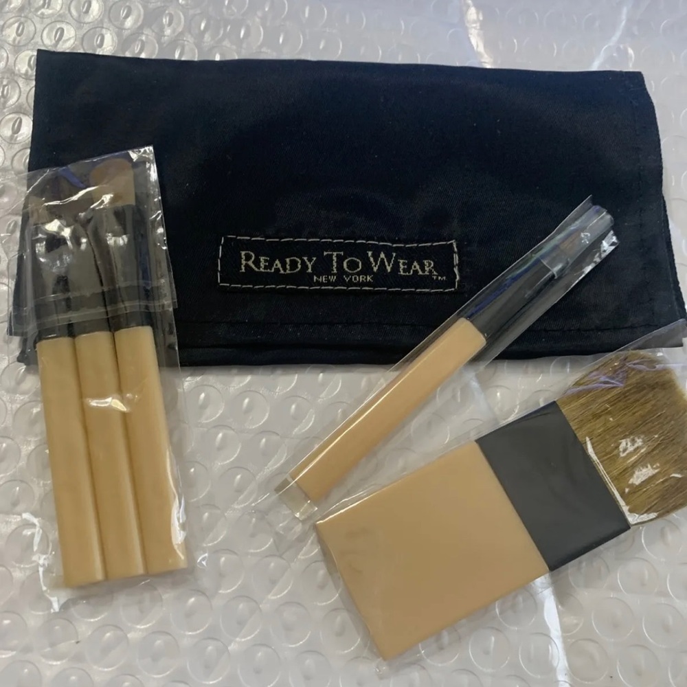 Ready to Wear 6 pc Brush Set: powder, eyeshadow, brow, lip & blending w/bag new